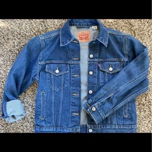 Vintage Levi’s Denim Jacket (perfect condition)